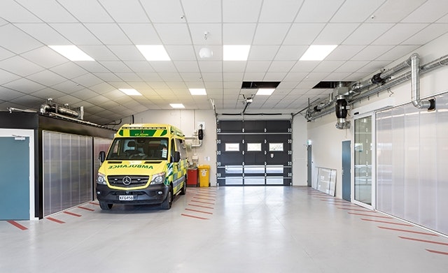 Leading image bottom